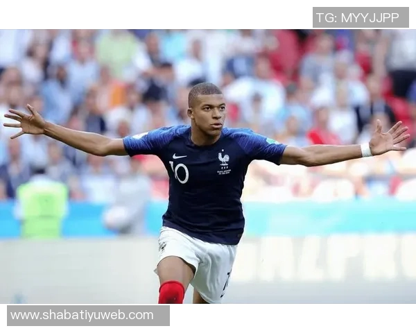 姆巴佩强势突破库巴西防线为皇马赢得宝贵角球机会